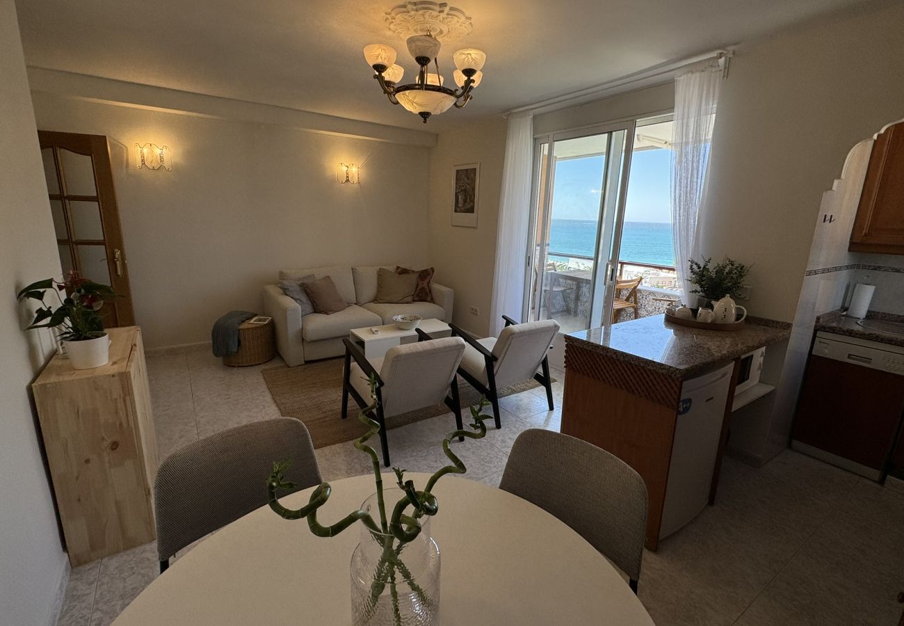 Apartment in Fuengirola - Beachfront Apartment with Seaview Terrace