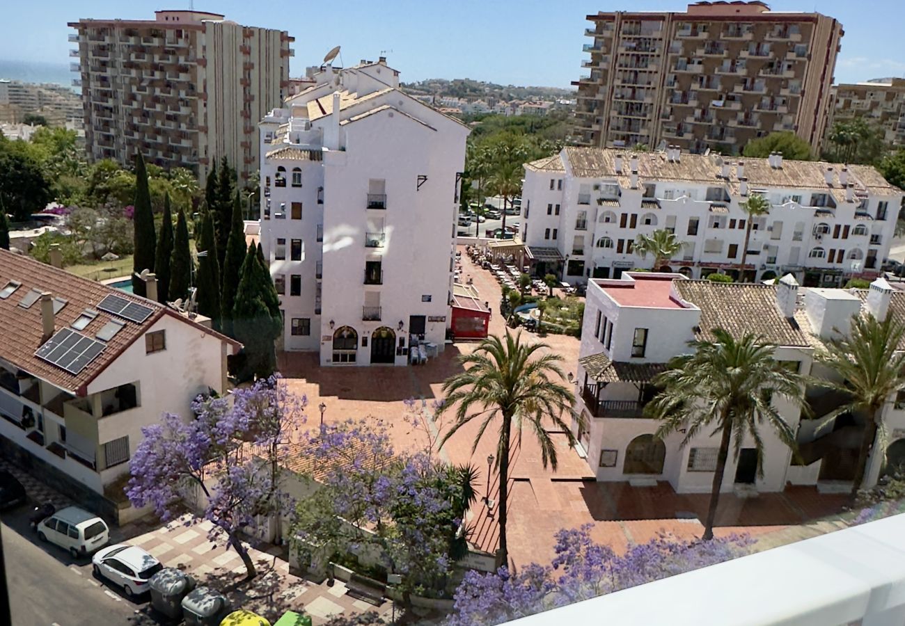 Apartment in Benalmádena - Central Apartment with Seaview Terrace and Pool