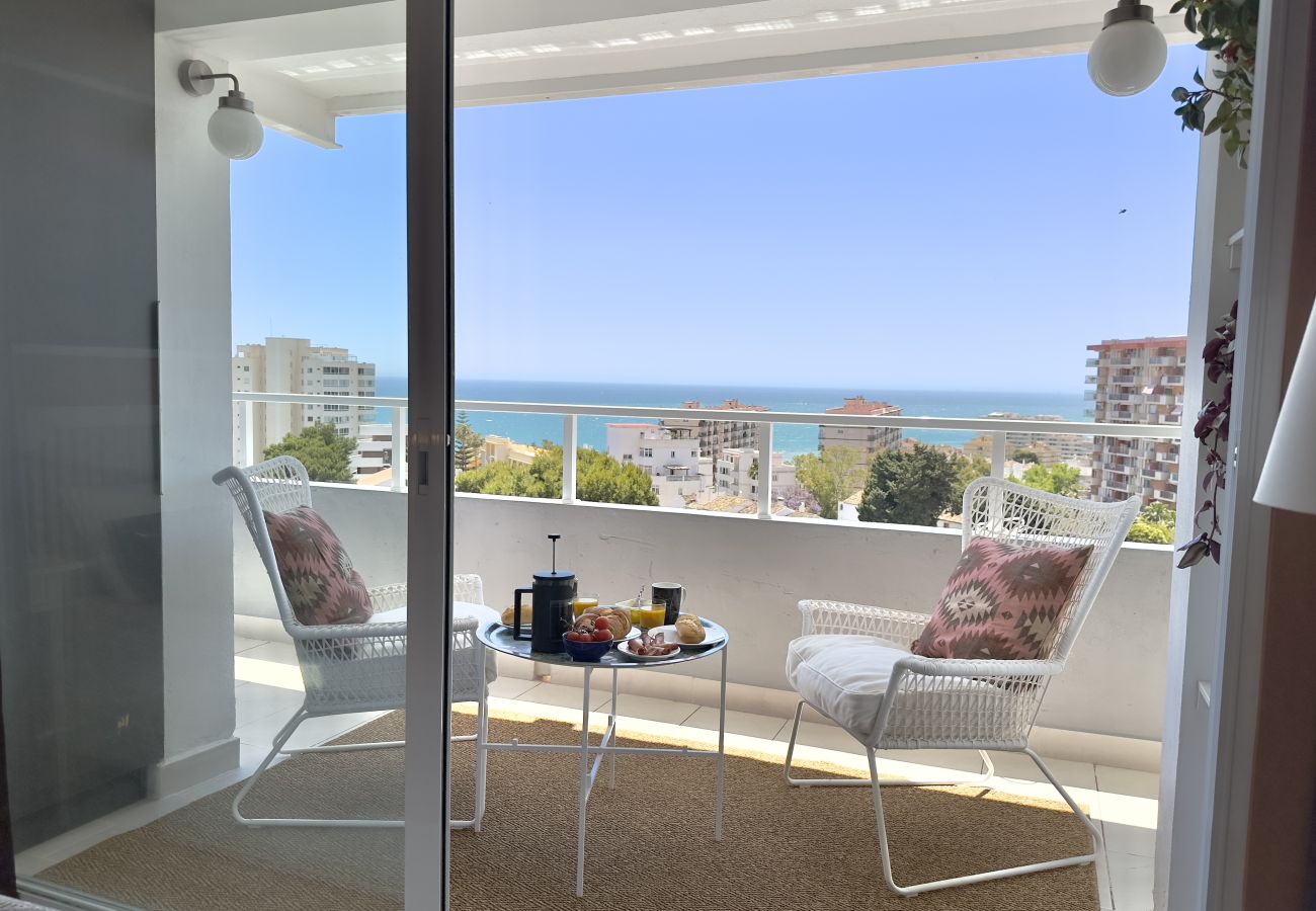 Apartment in Benalmádena - Central Apartment with Seaview Terrace and Pool