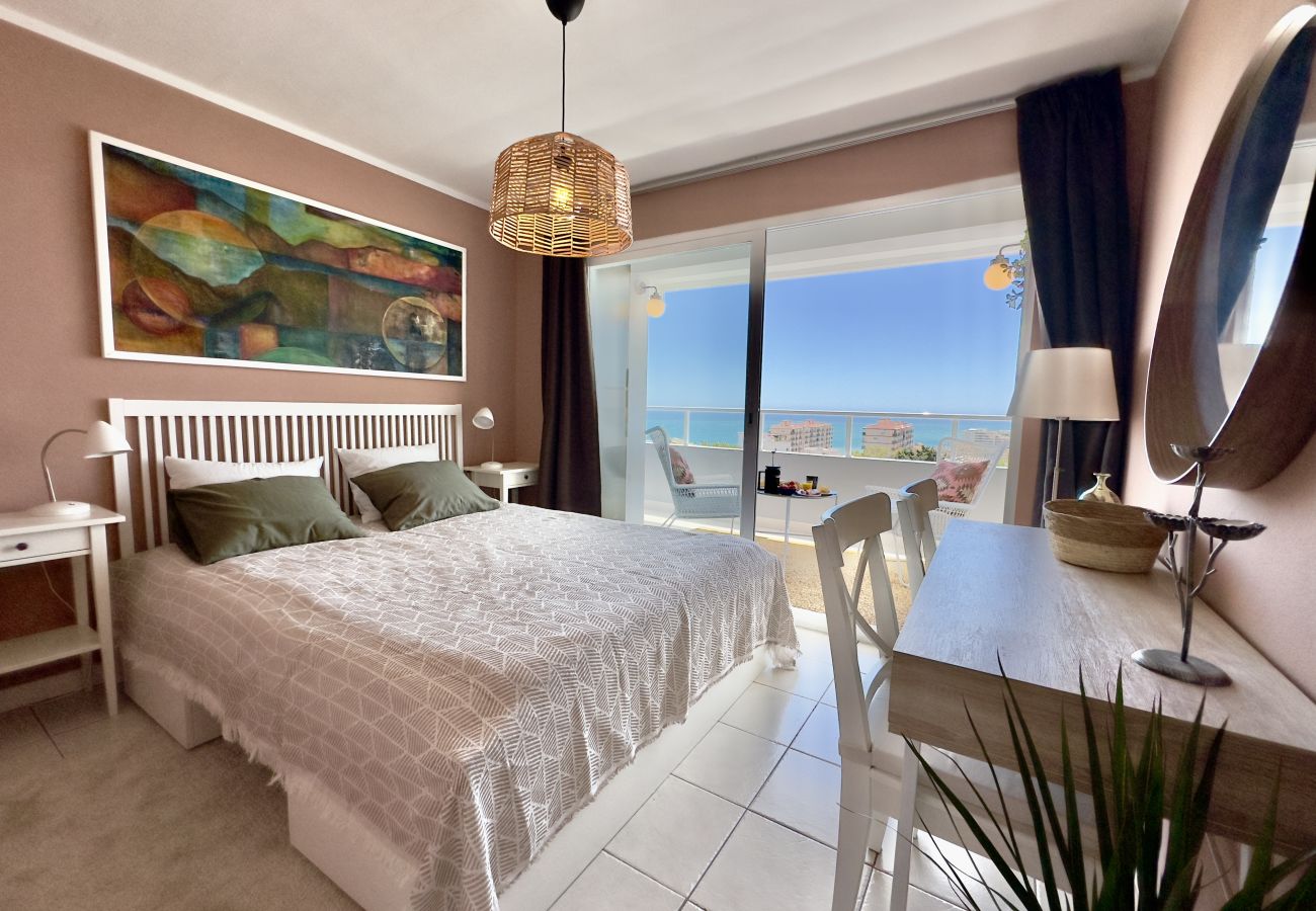 Apartment in Benalmádena - Central Apartment with Seaview Terrace and Pool