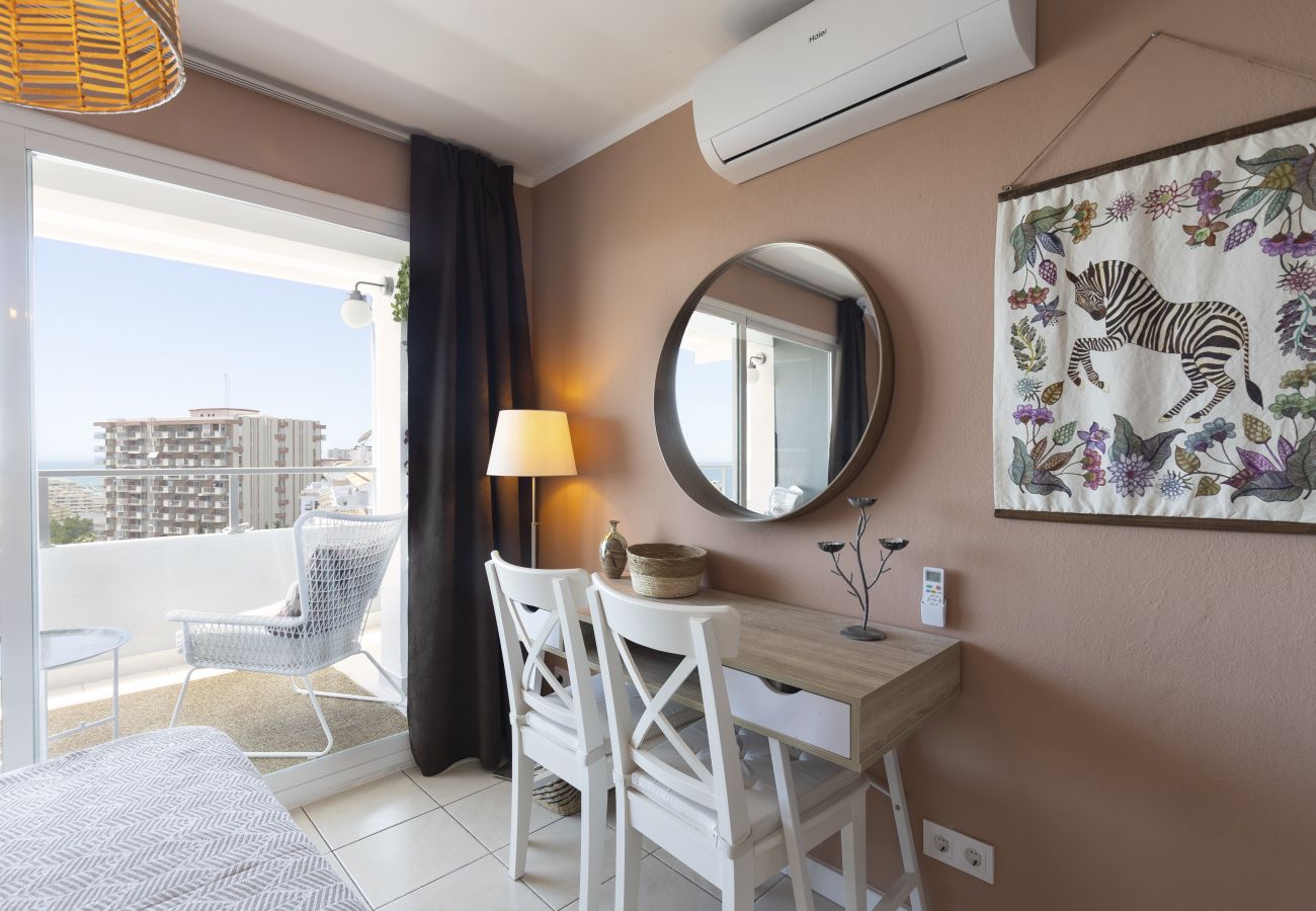 Apartment in Benalmádena - Central Apartment with Seaview Terrace and Pool