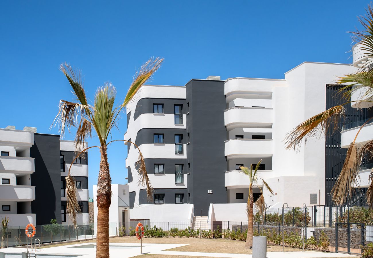 Apartment in Fuengirola - Stylish Luxury Suite with Terrace in Higueron