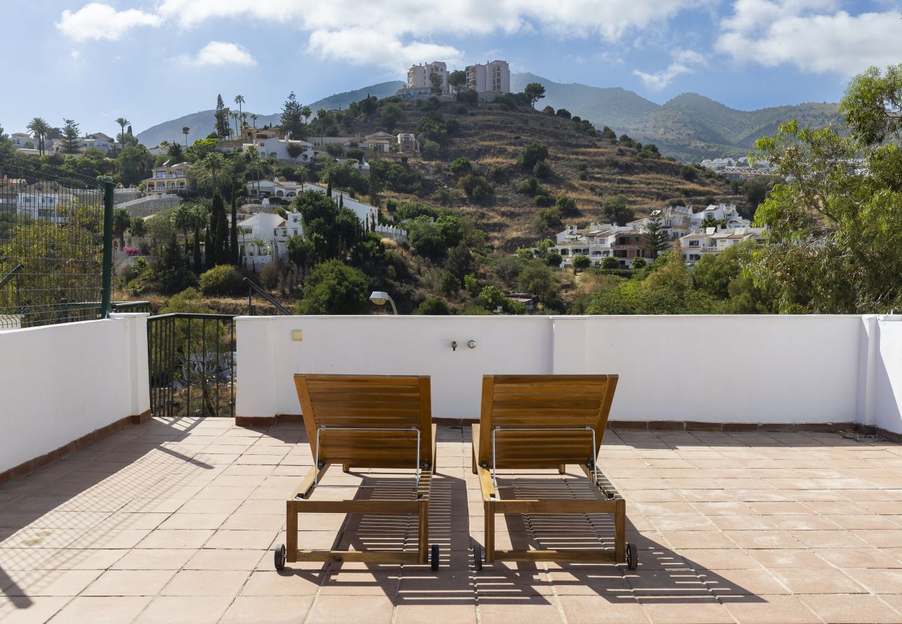 Apartment in Benalmádena - Charming 2-Bedroom Apartment with Terraces & Pool