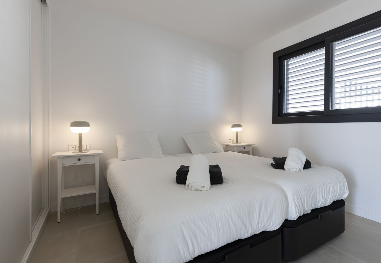 Apartment in Fuengirola - Modern Luxury Suite with Terrace in Higueron