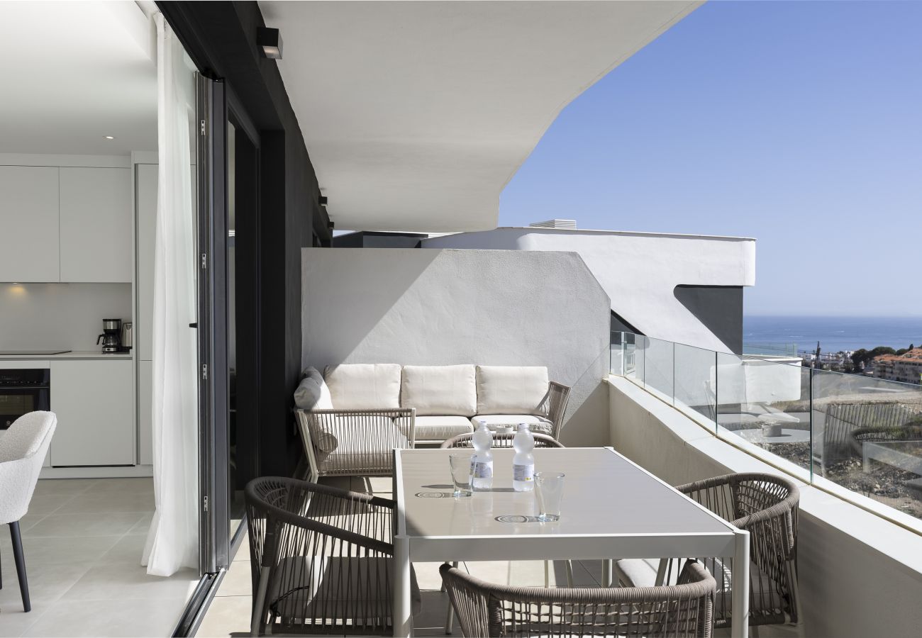 Apartment in Fuengirola - Modern Luxury Suite with Terrace in Higueron