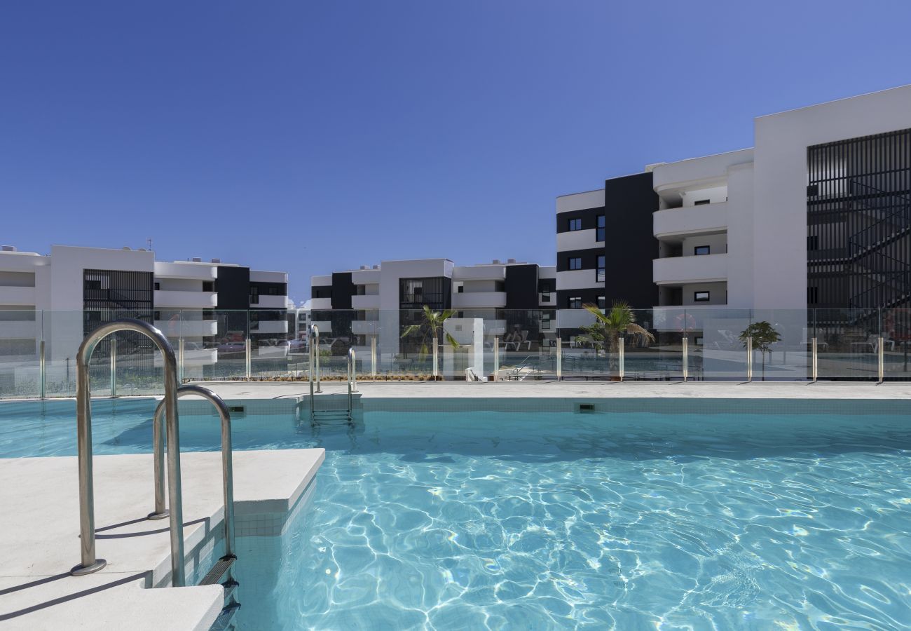 Apartment in Fuengirola - Modern Luxury Suite with Terrace in Higueron