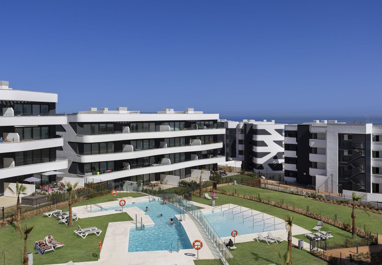 Apartment in Fuengirola - Modern Luxury Suite with Terrace in Higueron