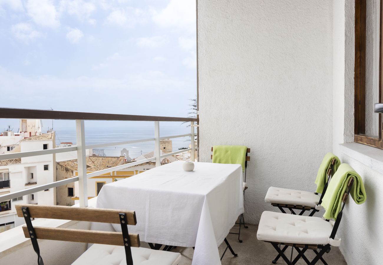 Apartment in Torremolinos - Prime Location 2-Bedroom Apartment with Seaviews i