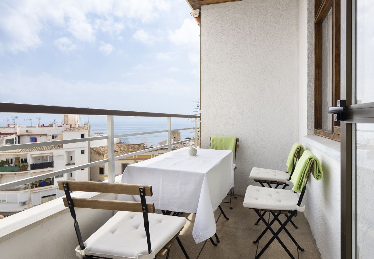 Apartment in Torremolinos - Prime Location 2-Bedroom Apartment with Seaviews i