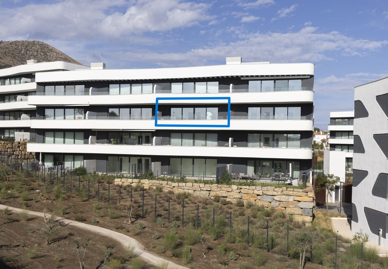 Apartment in Fuengirola - Elegant Luxury Suite with Terrace in Higueron