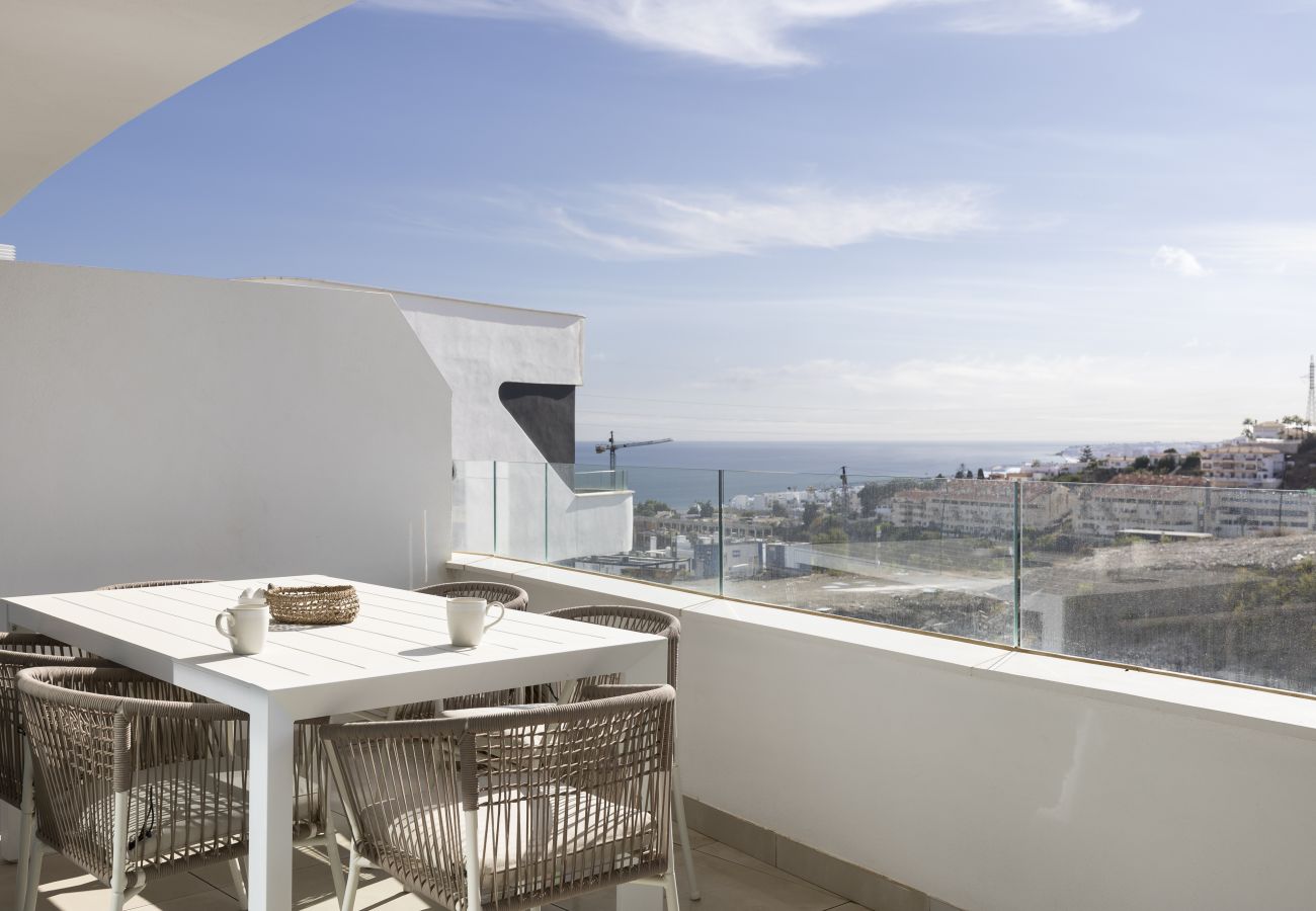 Apartment in Fuengirola - Elegant Luxury Suite with Terrace in Higueron